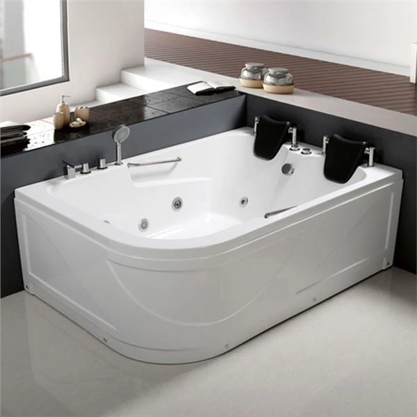 2 Persuna Whirlpool Tub